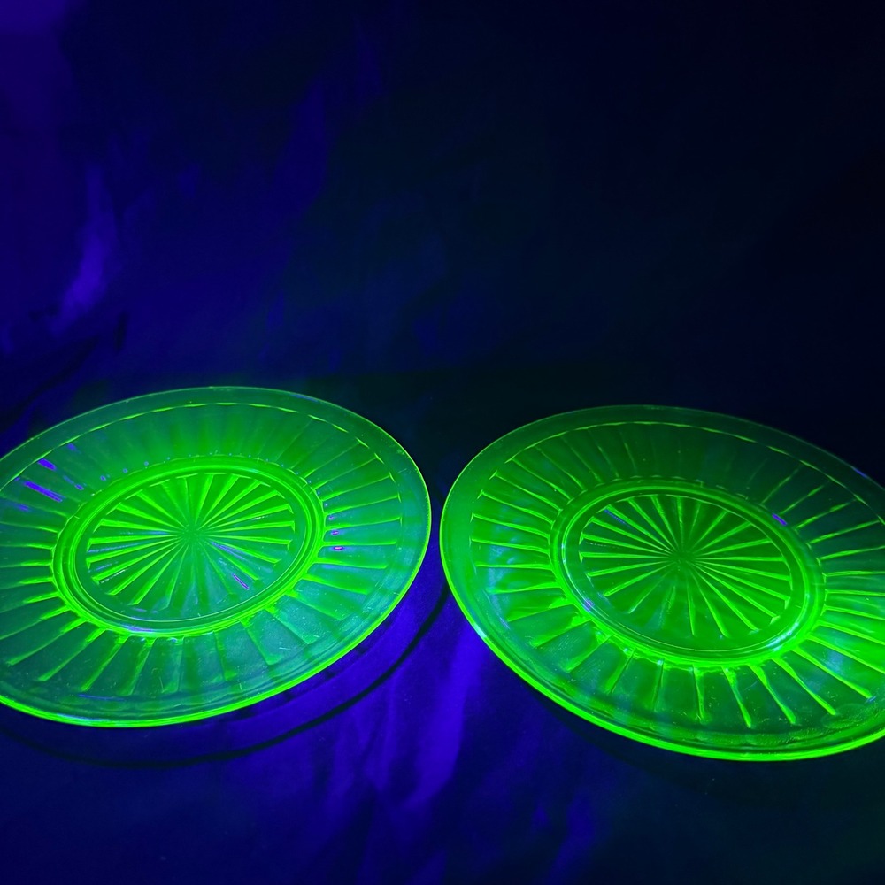 Vintage Hazel Atlas Ribbon Green Uranium Glass Luncheon Plate Set of 2 Glow 8.5"